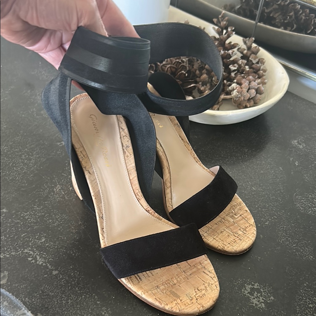Gianvito Rossi Black And Tan Heels With Block Heel